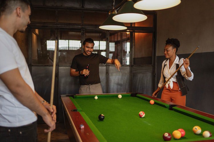 staying sober social bar billiards friends drinking